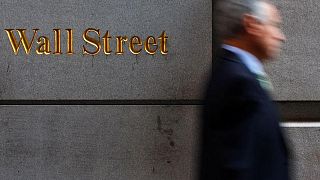 Wall Street opera dispar en medio temor alzas de tasas y leve alivio en tensiones Ucrania
