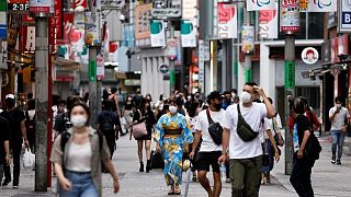 La economía japonesa repunta gracias al consumo pero ómicron complica el arranque del año