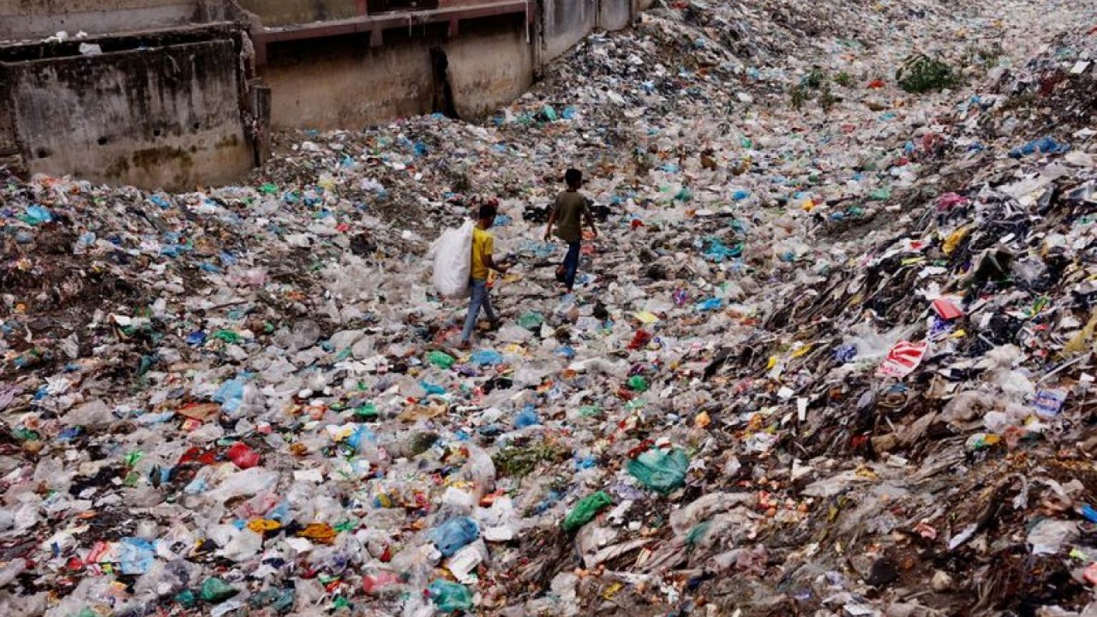 La contaminación causa más muertes que el COVID, según experto de la ONU
