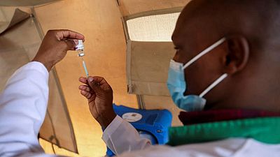 La corta vida útil de AZ complica la distribución de la vacuna a los países más pobres