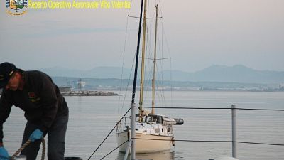 A bordo 50 minori, fermati da Gdf tre presunti scafisti turchi A bordo 50 minori, fermati da Gdf tre presunti scafisti turchi