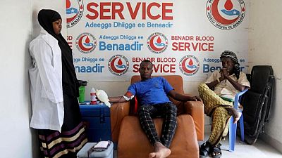 أطباء صوماليون يكافحون لتشغيل بنك الدم العام الوحيد في بلد مثخن بجراح الحرب