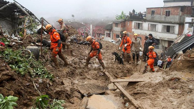 انهيارات أرضية وفيضانات تقتل 117  بالبرازيل