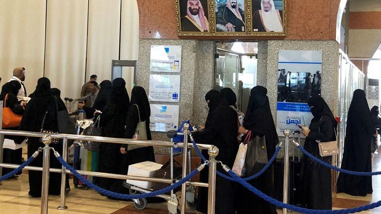 Anuncio de Renfe para contratar 30 conductoras de tren en Arabia Saudita recibe 28.000 solicitudes