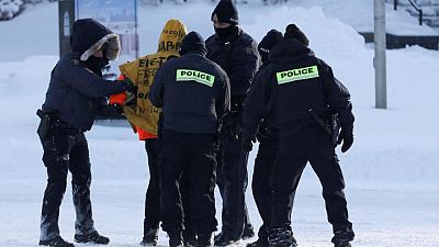 الشرطة الكندية تبدأ اعتقال محتجين لإنهاء إغلاق أوتاوا