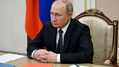 بوتين يطالب أوكرانيا بإجراء محادثات مع انفصاليين تدعمهم موسكو