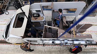 La disminución de problemas de suministro atenúa el declive del sector manufacturero alemán -PMI