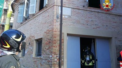 Probabile decesso per asfissia, fiamme forse per corto circuito Probabile decesso per asfissia, fiamme forse per corto circuito