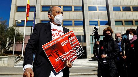 'I'm old, not stupid': Campaigning pensioner forces Spanish banks to tackle exclusion of elderly