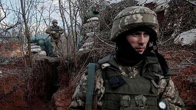 Ucrania informa de dos soldados muertos y 12 heridos en un bombardeo separatista Ucrania informa de dos soldados muertos y 12 heridos en un bombardeo separatista