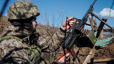 Soldados ucranianos reportan un incremento de los bombardeos en el frente y temen "provocaciones"