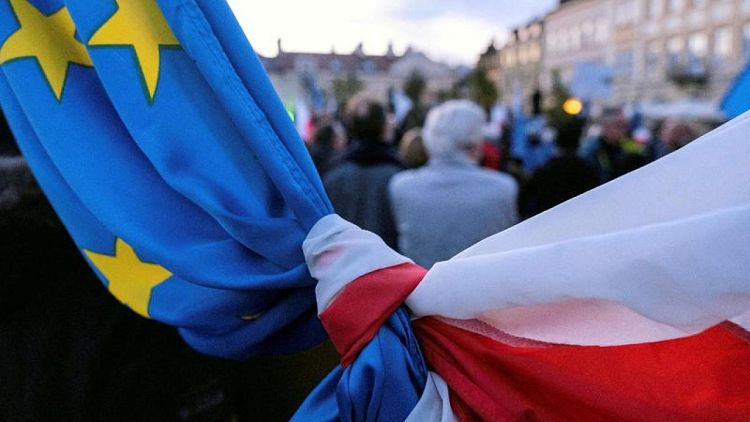 La UE se muestra cautelosa ante las medidas de Polonia sobre su sistema judicial