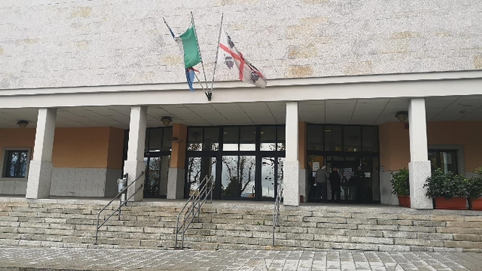 Escono dal processo in 10, tra cui l'ex ministro Franco Carraro