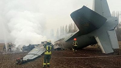 Derriban un avión militar ucraniano y mueren cinco personas -autoridades