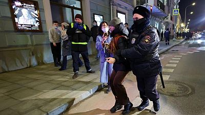 منظمة: الشرطة الروسية تعتقل مئات المتظاهرين في احتجاجات مناهضة للحرب