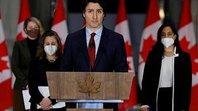 Primer ministro canadiense Trudeau anuncia más sanciones contra Rusia, cancela los permisos de exportación