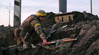 Fuerzas rusas se acercan a Kiev, dice funcionario de defensa EEUU