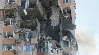شاهد من رويترز: صفارات الإنذار من الضربات الجوية تدوي في كييف