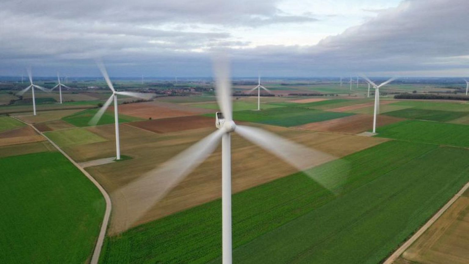 Analysis-Geopolitical clouds gather over Europe's climate change plans
