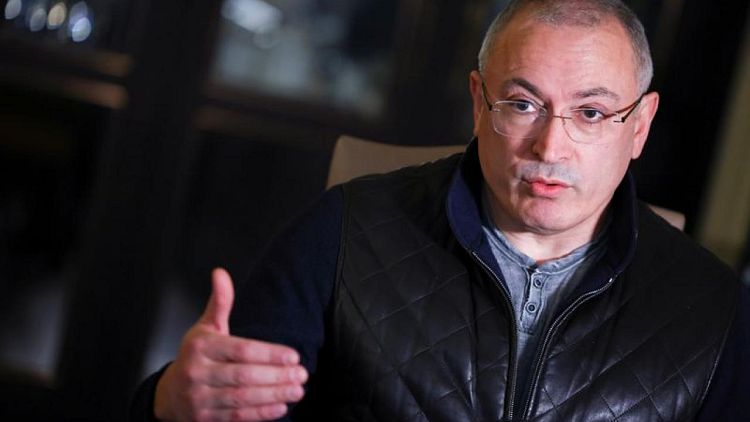 Khodorkovsky says only revolution can topple Russia's Putin