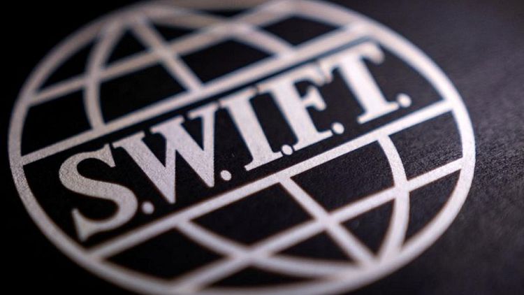 SWIFT dice que está esperando los nombres de los bancos rusos que debe desconectar