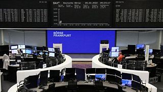الأسهم الأوروبية ترتد عن خسائرها بعد بدء روسيا وأوكرانيا محادثات لوقف لإطلاق النار