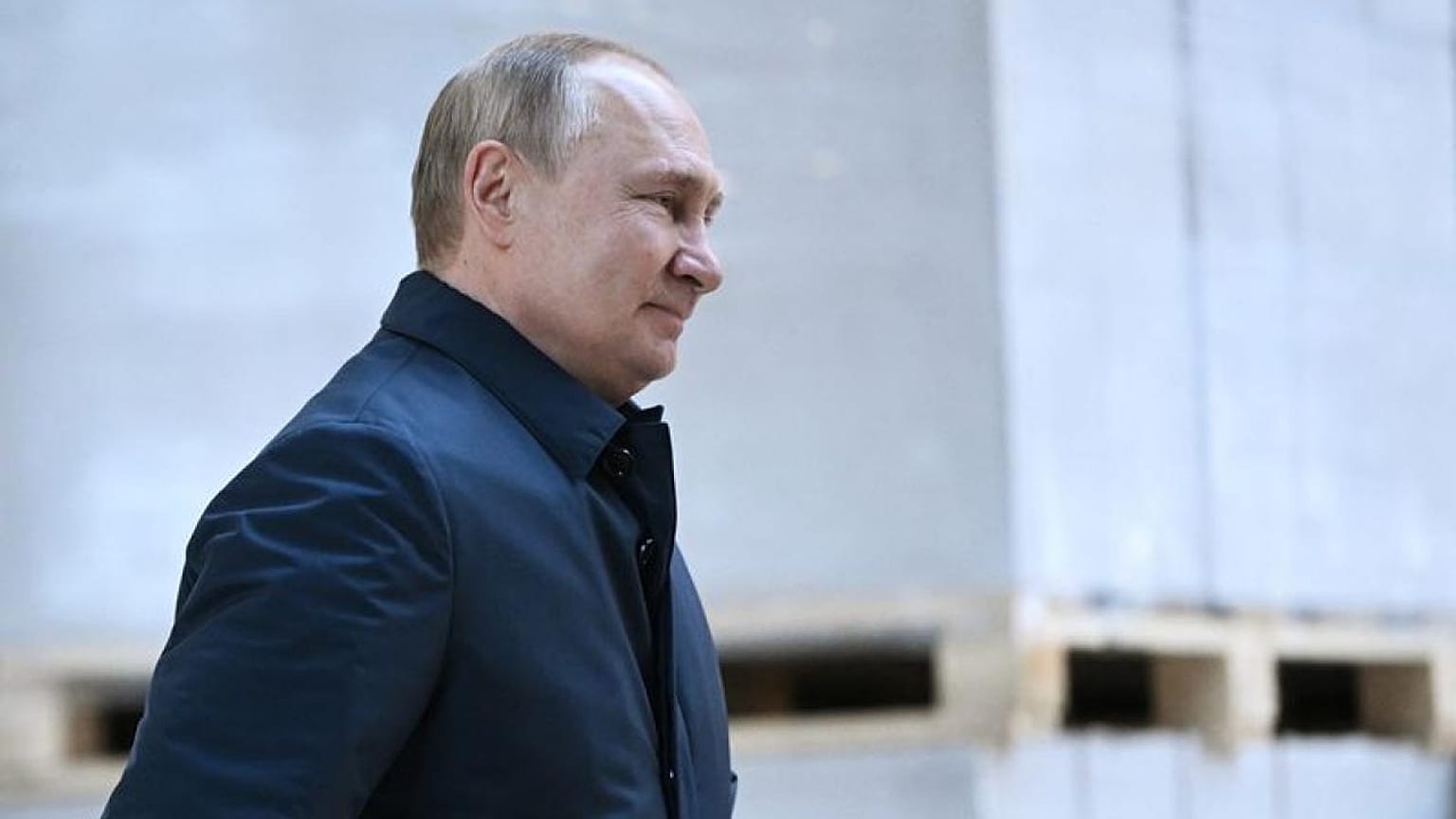 Handful of Russian media websites display anti-Putin message after hack