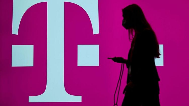 Cellnex offers stake to Deutsche Telekom as part of towers bid -sources