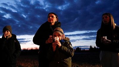 Clima helado y largas filas en las fronteras mientras ucranianos huyen de la guerra
