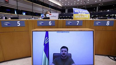 El presidente ucraniano Zelenski insta a la UE a demostrar su solidaridad con Ucrania