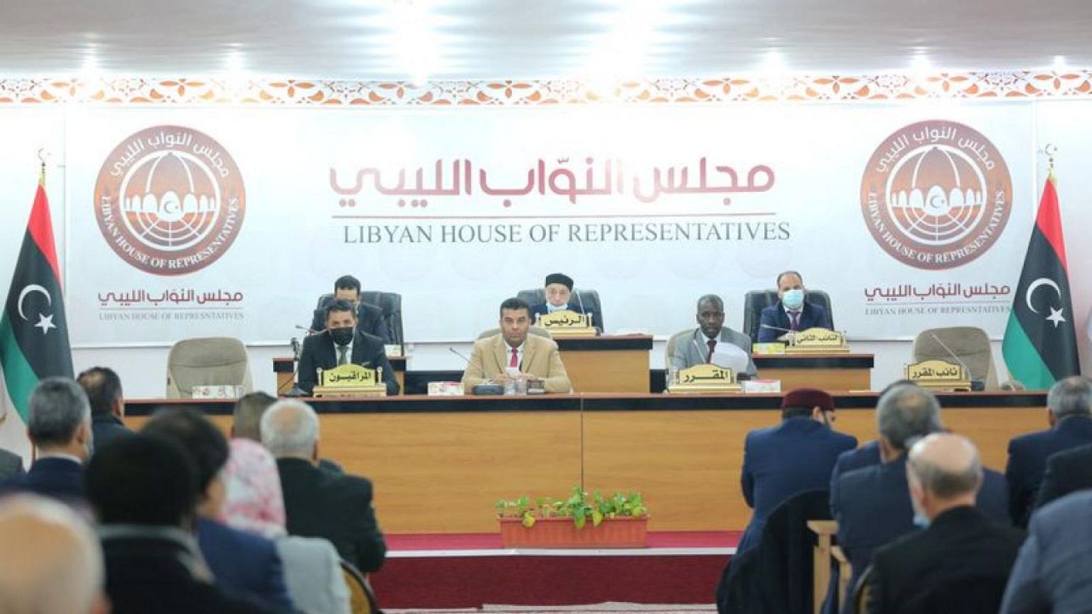 البرلمان الليبي يدعم حكومة جديدة مع تصاعد الأزمة