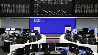 الأسهم الأوروبية تهبط بفعل أزمة أوكرانيا وأرباح ضعيفة من بضع شركات