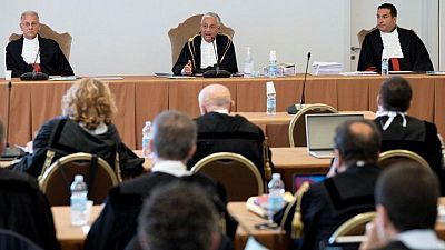 Juez del Vaticano rechaza peticiones de la defensa, decide que proceda juicio por fraude