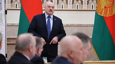 Lukashenko dice unidades bielorrusas están en bases, pero podrían moverse en 2 o 3 días: Belta