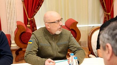 Ministro de Defensa ucraniano insta a los legisladores de la UE a declarar a Putin criminal de guerra