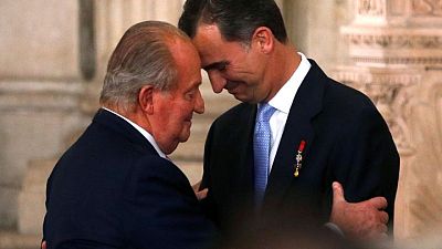 ملك إسبانيا السابق خوان كارلوس يزور بلاده بعد عامين في المنفى
