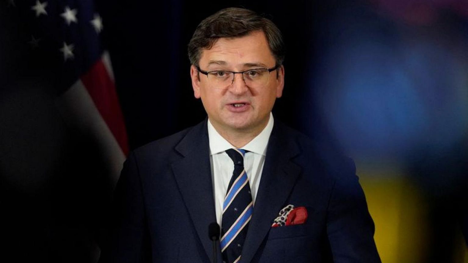 Ukraine's foreign minister says Russian shelling holds 400,000 'hostage' in Mariupol