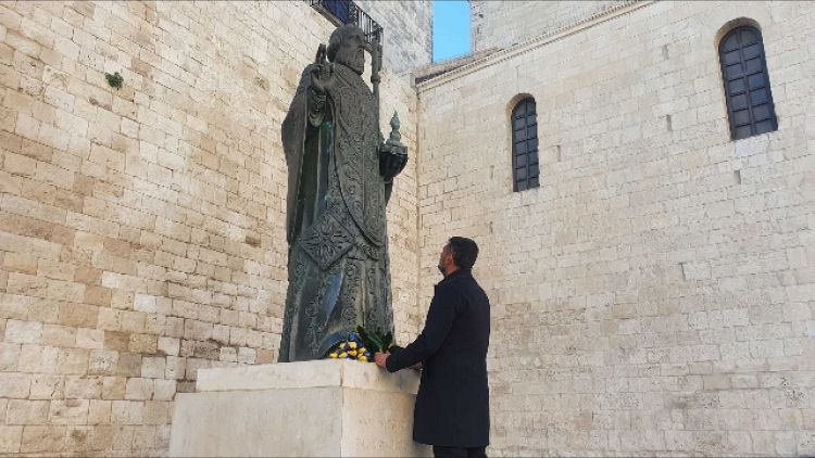 A Bari petizione per rimuovere placca da statua San Nicola