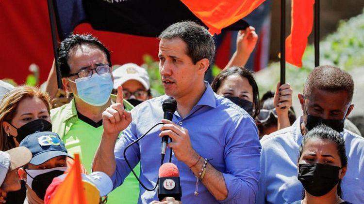 Guaidó dice que 11 médicos venezolanos serán voluntarios en atención a refugiados ucranianos