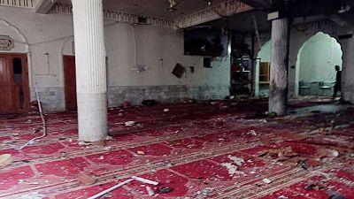 مقتل ما لا يقل عن 58 في تفجير انتحاري بمسجد شيعي في باكستان