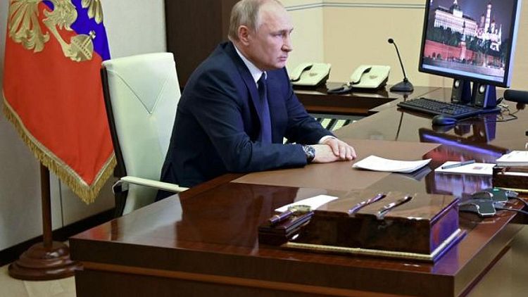 بوتين يحث جيران روسيا على عدم تصعيد التوتر
