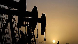 تراجع أسعار النفط لأدنى مستوى في أسبوعين بفعل محادثات روسيا وأوكرانيا