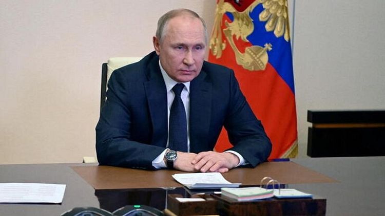 Putin firma formalmente ley para castigar "información falsa": Tass