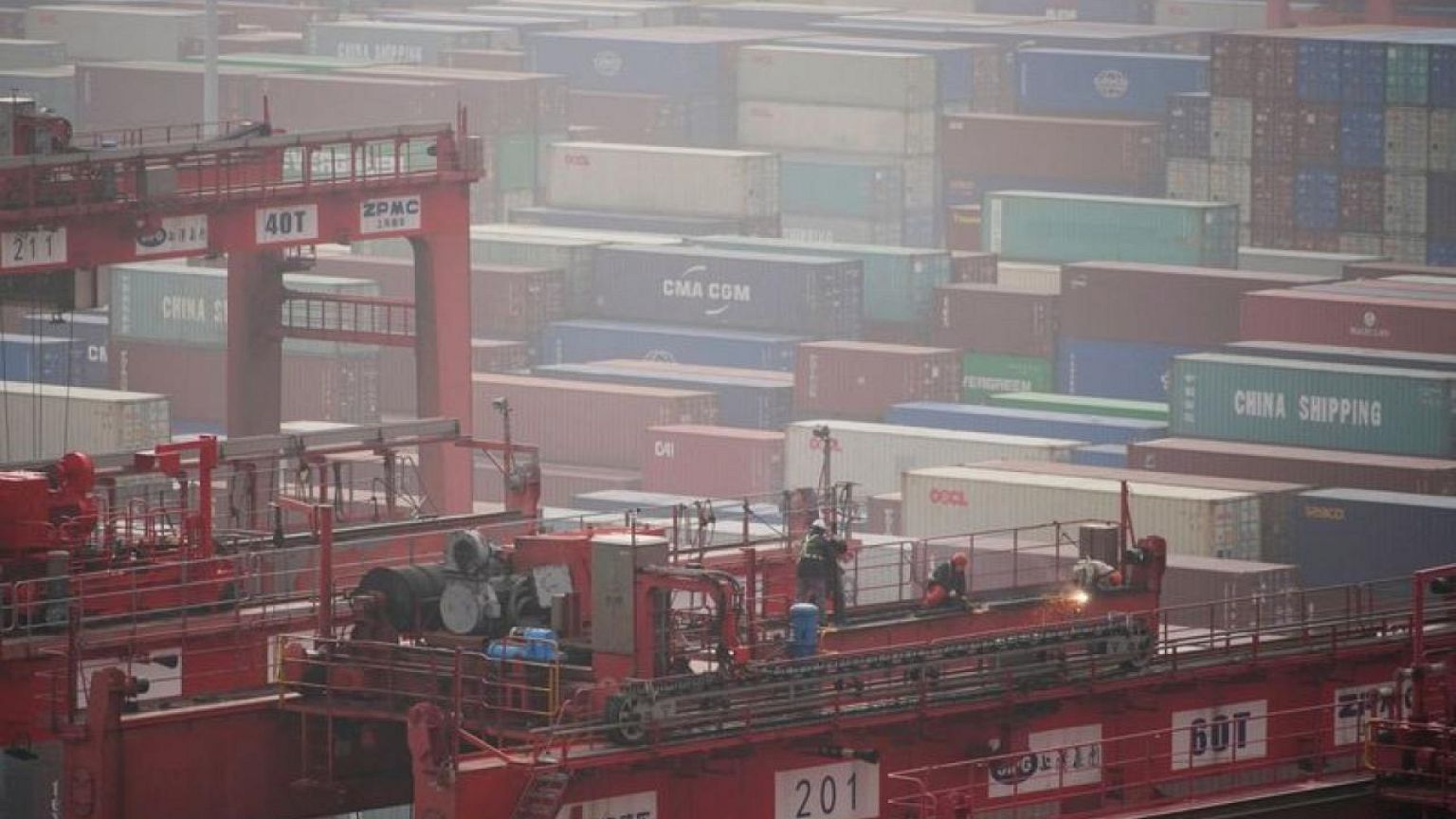 Las exportaciones chinas se ralentizan con la guerra en Ucrania como riesgo añadido