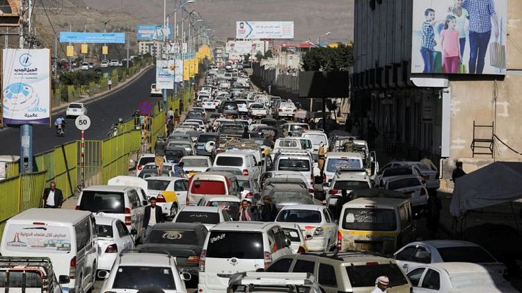 La escasez de combustible agrava el problema del transporte en Yemen