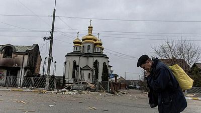 Ucrania denuncia maniobra "inmoral" de Moscú tras decir que dejará huir a civiles... a Rusia