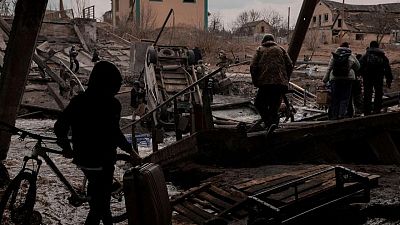أوكرانيا تقول إن الهجوم الروسي يتباطأ وسكان يفرون من مدن تعرضت للقصف
