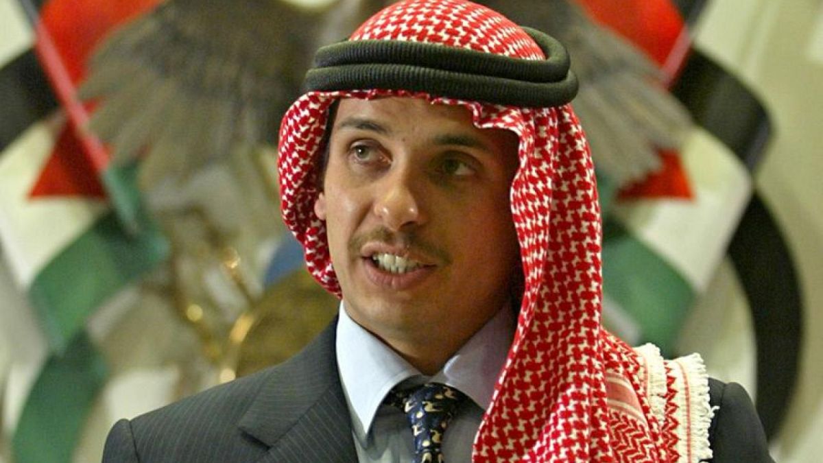 الأمير حمزة الأخ غير الشقيق لملك الأردن.