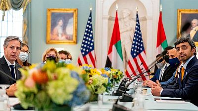 وكالة: وزير الخارجية الإماراتي يبحث مع نظيره الأمريكي خلال اتصال العلاقات الثنائية وأوكرانيا