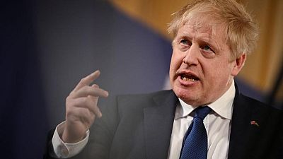 Johnson dice que Reino Unido debe tener controles de seguridad mientras Ucrania pide relajar visados
